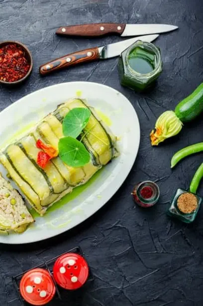  простой рецепт рулетиков из цукини с курицей