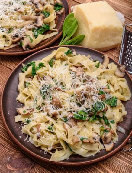 Идеальный рецепт макарон с лисичками и курицей в нежном сливочном соусе