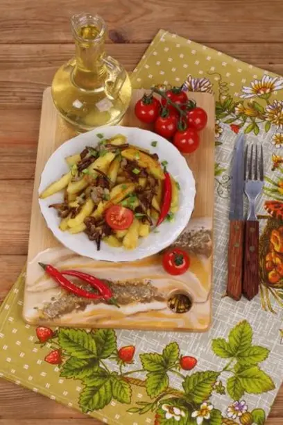 Вкусная картошка с грибами, жареная на сковороде: пошаговый рецепт с фото