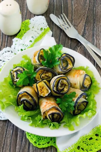  баклажановые рулетики с сыром