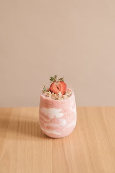  домашний смузи с клубникой и бананом