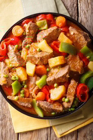Идеальный рецепт: сочная говядина с ароматными овощами запеченная в духовке