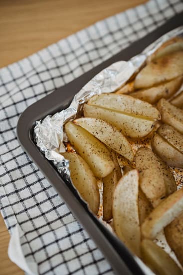  как приготовить картофель дольками в духовке