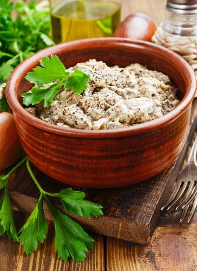  куриная печень в сметане