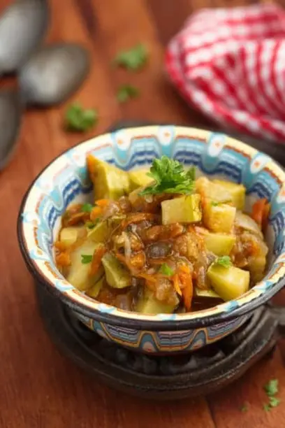 Простой и вкусный рецепт: Овощное рагу с кабачками и картошкой с фото