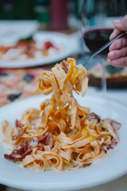 Кремовая паста с ароматным беконом и нежными сливками: простой пошаговый рецепт с фото