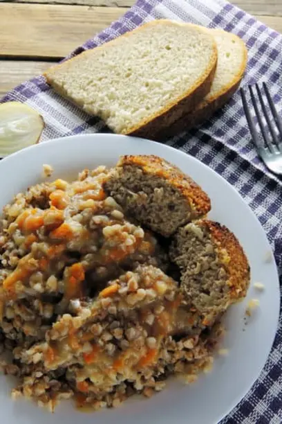 Пошаговый рецепт гречки с тушенкой на сковороде с подробными фото