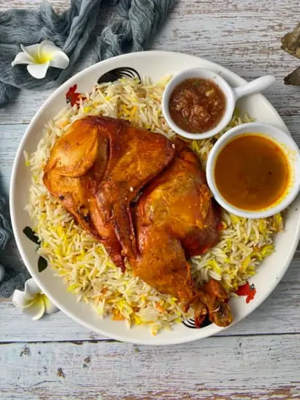Изысканный рецепт курицы фаршированной ароматными яблоками и рисом