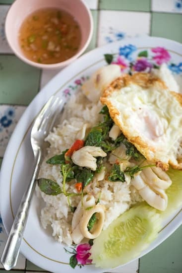 Пошаговый рецепт приготовления риса с кальмарами и яйцом с фото