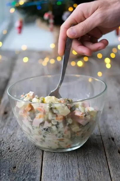  салат Оливье без мяса и яиц