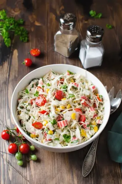  вкусный салат с капустой и огурцом