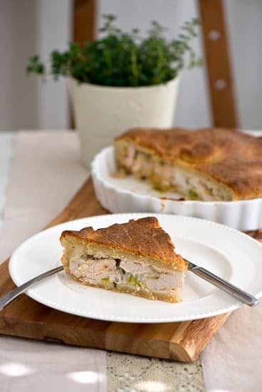 Ароматный домашний пирог с нежным картофелем и сочной курицей для всей семьи