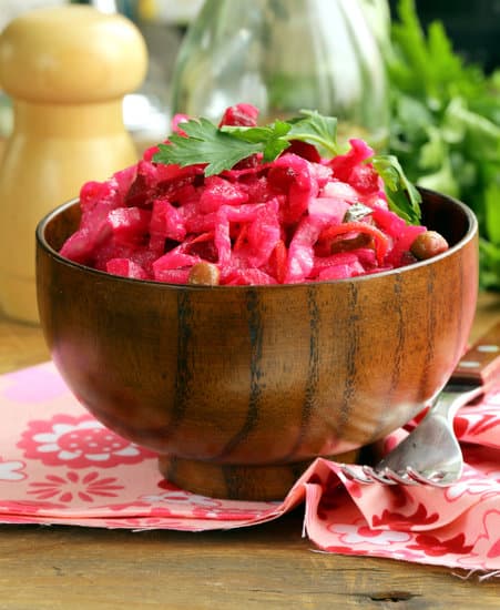 Простой и вкусный рецепт маринованного салата из капусты на каждый день