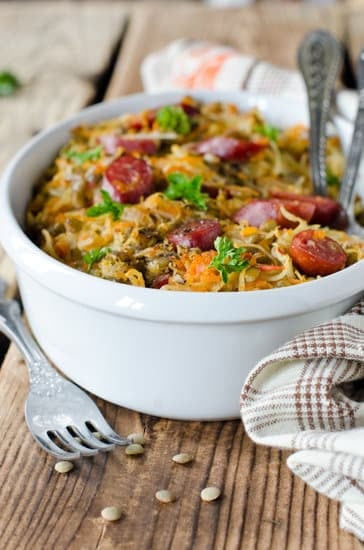 Пошаговый рецепт тушеной капусты с сосисками в мультиварке с фото