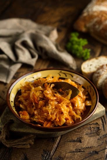 Как приготовить тушеную капусту с курицей: пошаговый рецепт с яркими фото