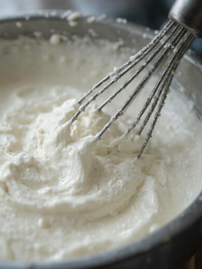  меренговый рулет с клубникой