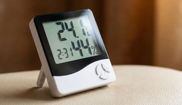 Узнать уровень влажности. Какая влажность воздуха должна быть в комнате.