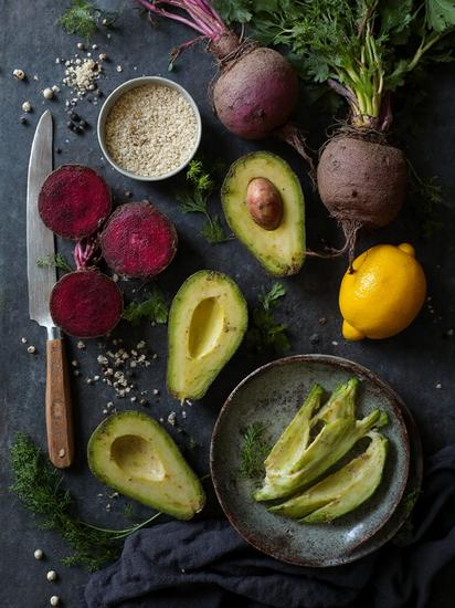 свекольные фрикадельки с авокадо