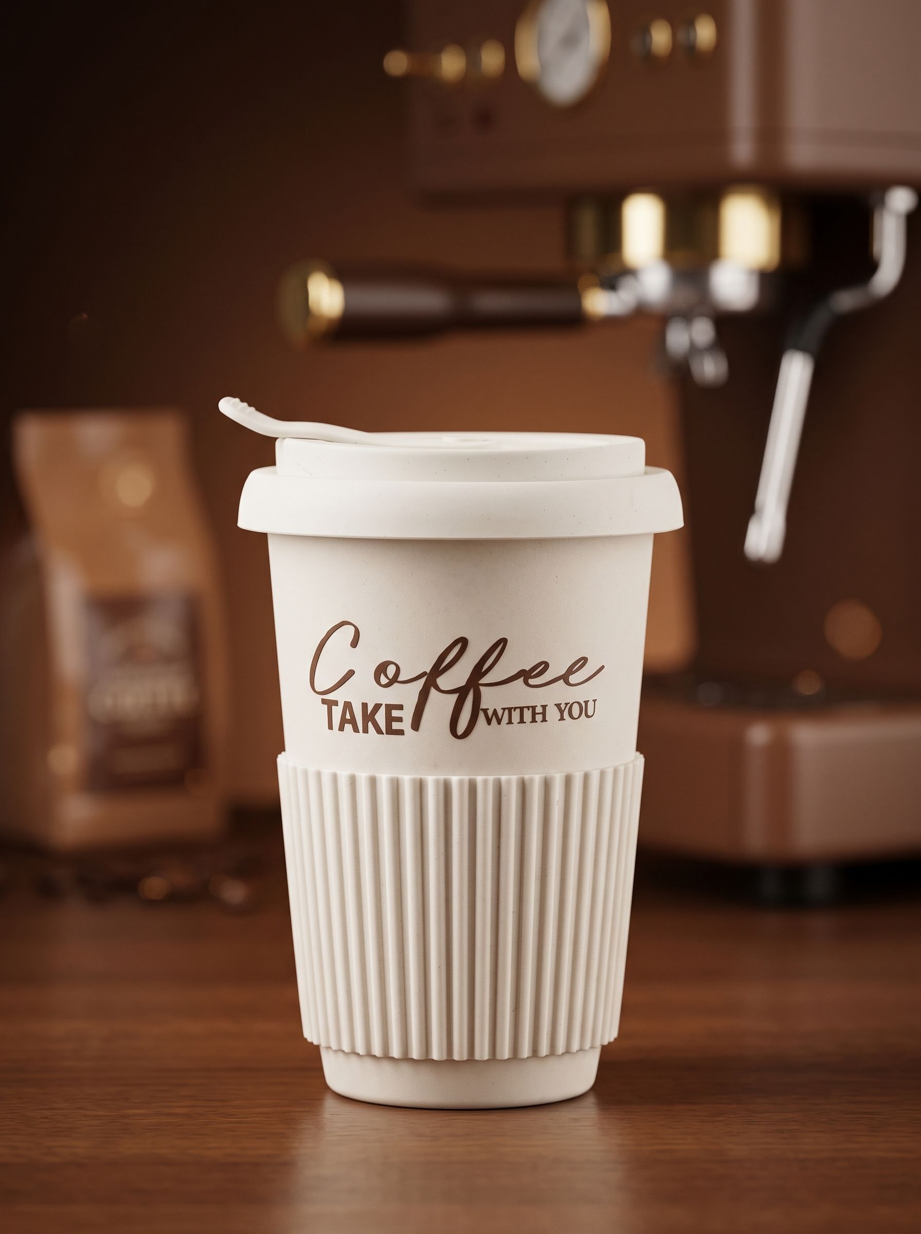 Стакан для кофе и чая с крышкой фарфоровый Coffee, кружка с силиконовым держателем 450 мл, белый — изображение 4
